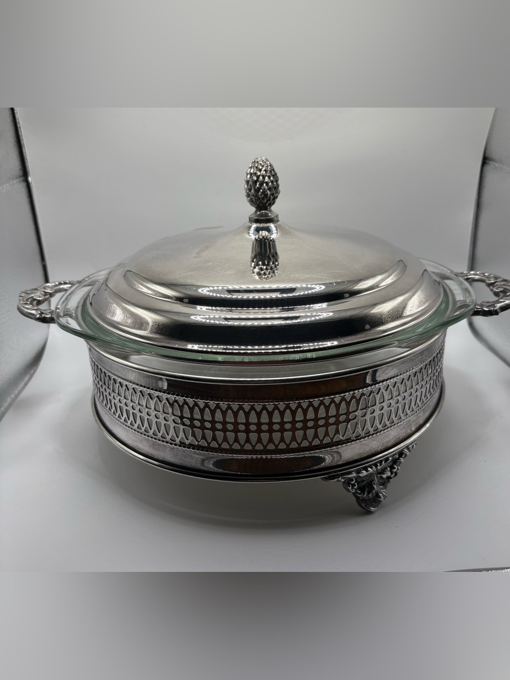 Vtg Pyrex 023 1 1/2 Qt Casserole Dish with Sheffield Silver Co Stand And Lid - Picture 1 of 16